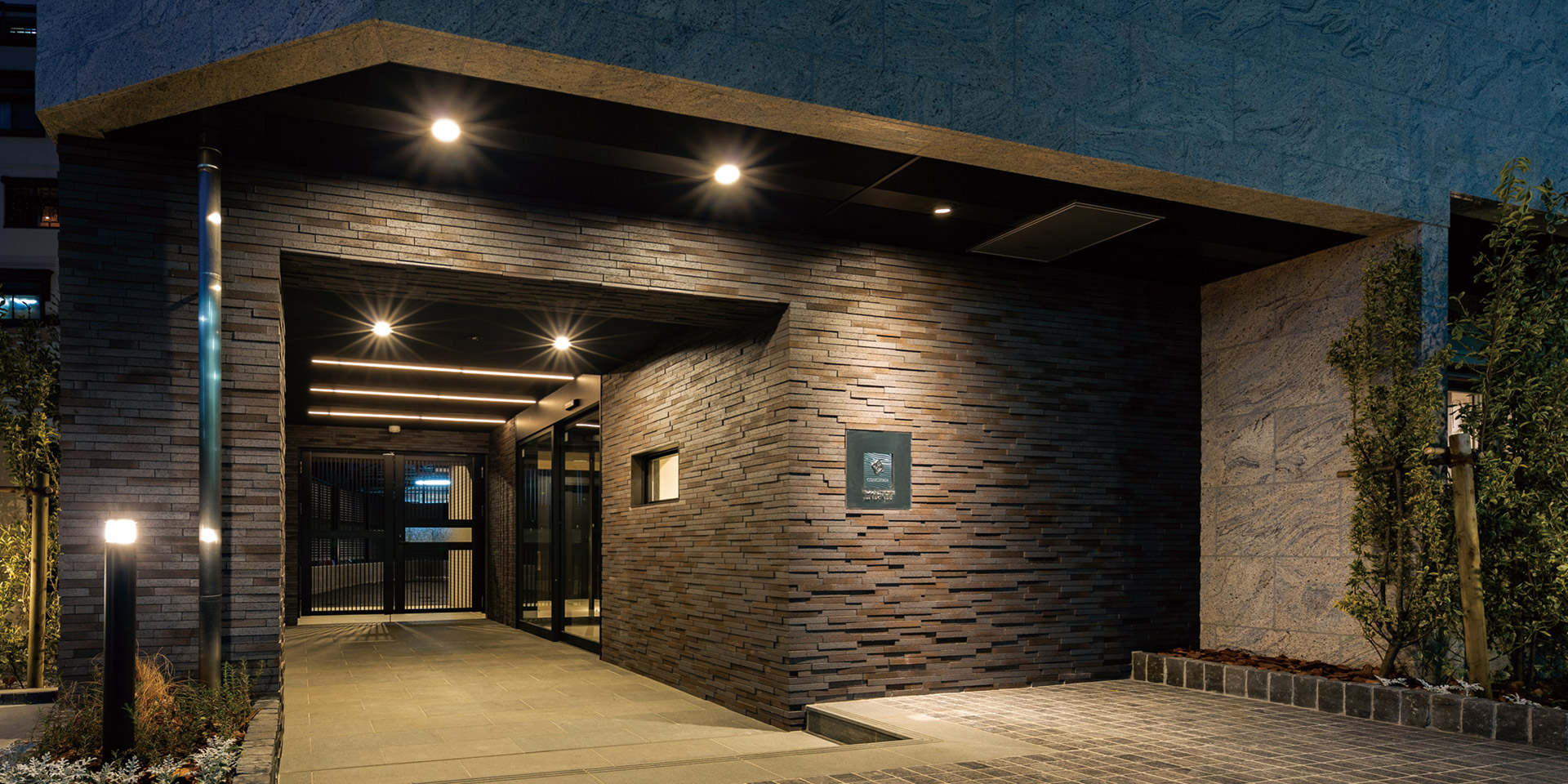 ENTRANCE ENTRANCE
