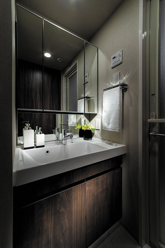 POWDER ROOM